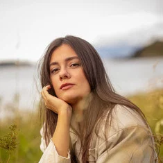 Emelie Hollow