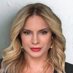 Maíra Charken