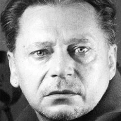 Олег Исаев