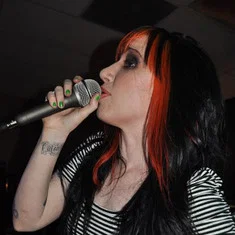 Roxy Saint