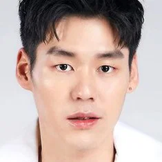 Tanadol Wongsaardsakul