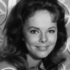 Anne Helm