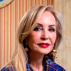 Carmen Lomana