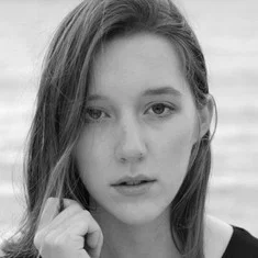 Élizabeth Adam
