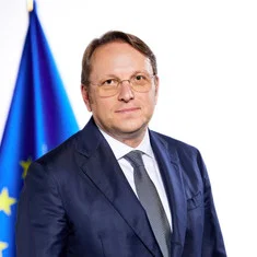 Olivér Várhelyi