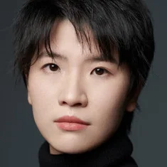 覃劼
