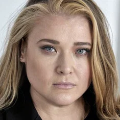 Анна Захарова