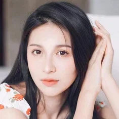 伍月