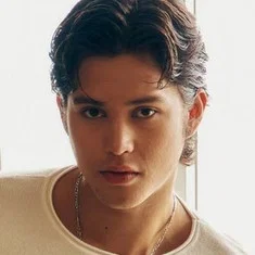 Kyle Echarri