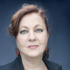Carmen Linares