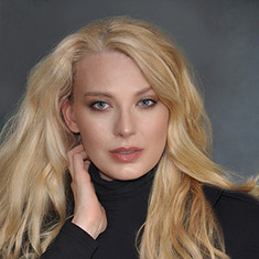 Holly Zuelle