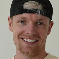 Enzo Knol
