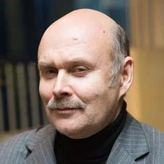 Сергей Овчаров