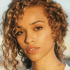 Izzy Bizu