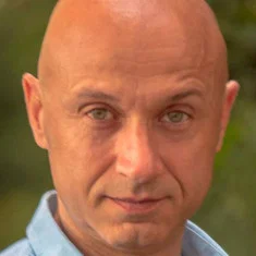 Suat Güzey