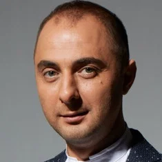 Демис Карибидис