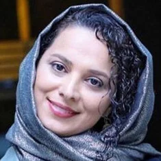 Roshanak Ajamian