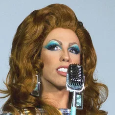 Miguel Biurrune "Donatella Mani"