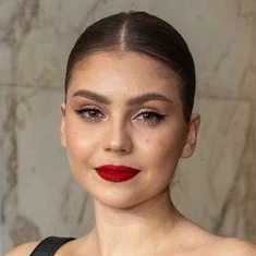 Karolin Omastová