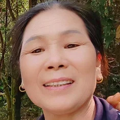 黄东英