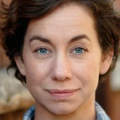 Annie Karstens