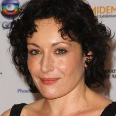Lucy Cohu