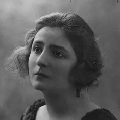 Hélène Darly