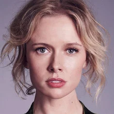Amelia Eve