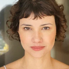 Aline Flores