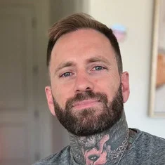 Jona Weinhofen