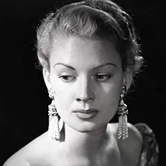Renée Dumas
