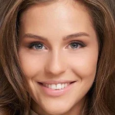 Леонела Мантурова
