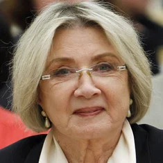 Алла Демидова