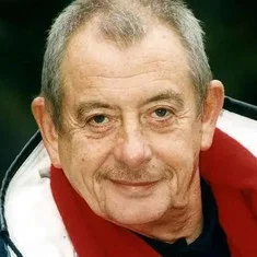 Derek Fowlds