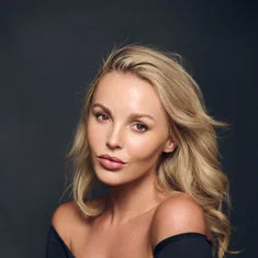 Betsy Blue-English