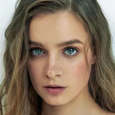 Анна Завтур