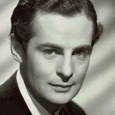 Derek Bond