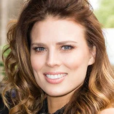 Twinnie Lee Moore