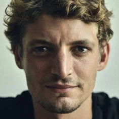 Niels Schneider