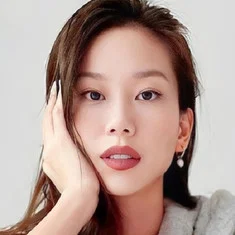 Iris Lee