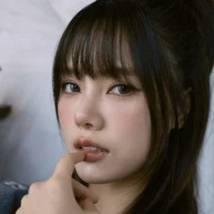 Praewa Suthamphong