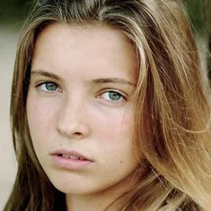 Nova-Louna Castano