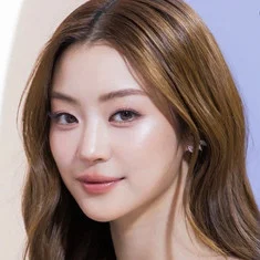 Natsha Taechamongkalapiwat