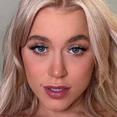 Elle Brooke