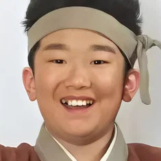 李淏冬