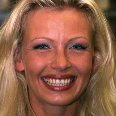 Vivian Schmitt