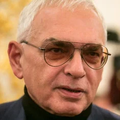 Карен Шахназаров