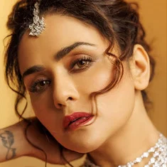 Amruta Khanvilkar