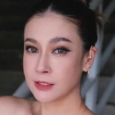 Amika Klinpratoom