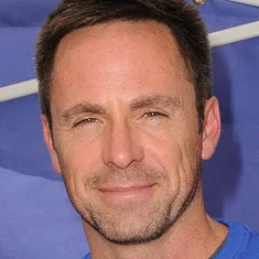 William deVry